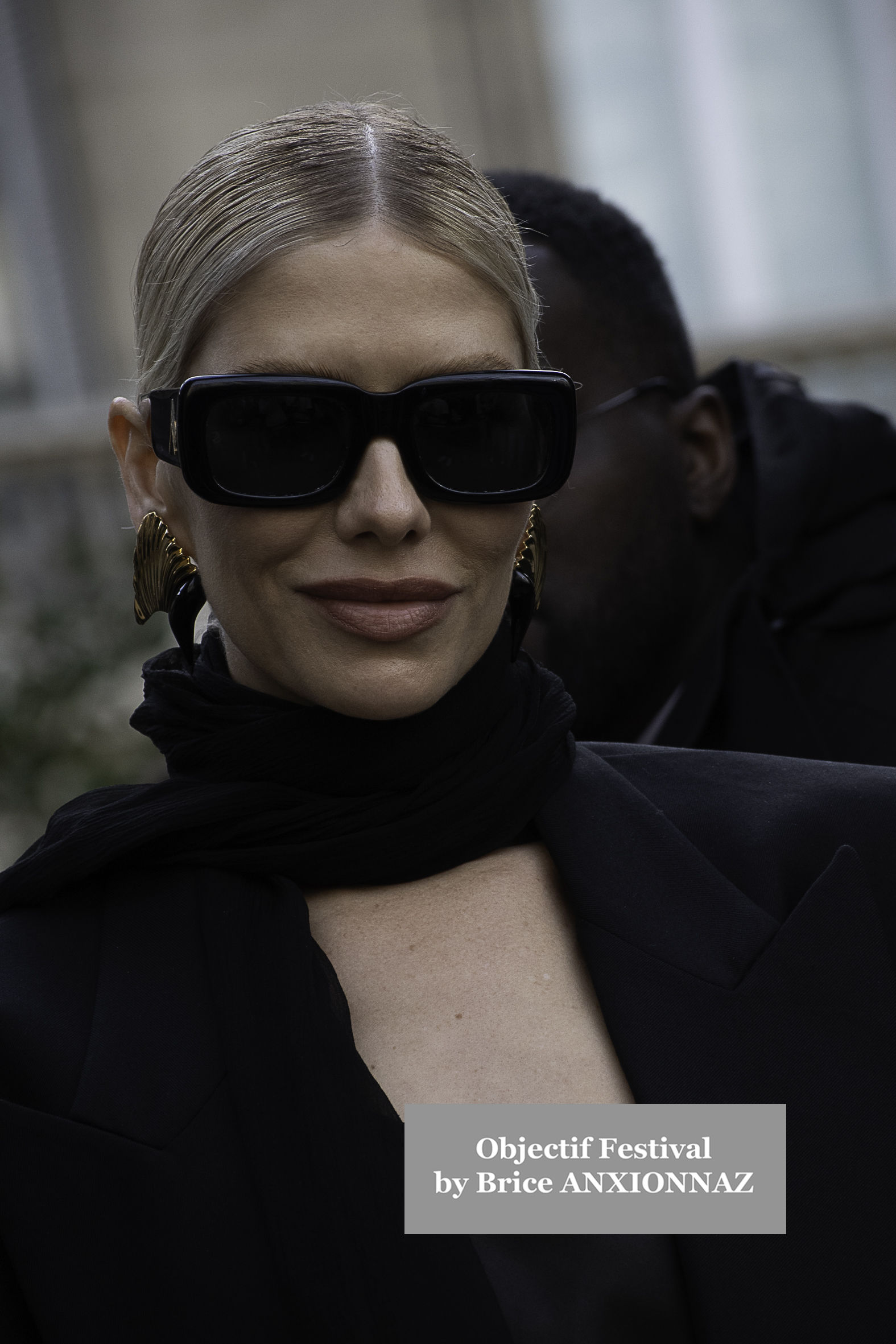 Photo streetstyle de Diane Kruger - Streetstyle photos of guest arrivals at the Nina Ricci show lors du défilé Nina Ricci Spring 2025 à Streetstyle-photos-of-guest-arrivals-at-the-Nina-Ricci-show, Paris Fashion Week le 7 March 2025 par Brice ANXIONNAZ (Objectif Festival)